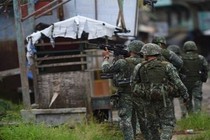 Ảnh: Quân đội Philippines ráo riết lùng sục khủng bố ở Marawi