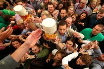 Munich tưng bừng trong lễ hội bia Oktoberfest