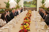 Tổng thống Trump hội đàm với Thủ tướng Singapore tại Dinh Istana