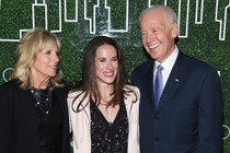 Chân dung cô con gái tài sắc nhà ông Biden