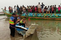 Tàu chở khách vỡ đôi ở Bangladesh, 26 người chết