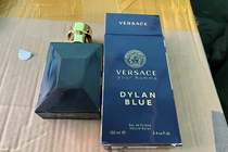 Phát hiện hơn 20 tấn nước hoa, mỹ phẩm nghi giả nhãn hiệu Versace, Chanel