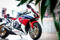 Ngắm Honda CBR1000RR SP 700 triệu đầu tiên tại HN