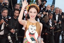 Angela Phương Trinh diện váy lụa thêu tranh Đông Hồ tại Cannes