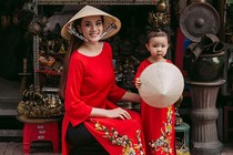 Con gái Trang Nhung ngượng ngùng trước ống kính