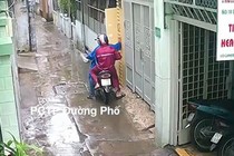 Video: Sốc ngất với màn trộm xe máy nhanh như chớp ở TP.HCM