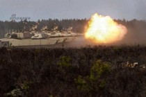 Xe tăng M1A2 Abrams Mỹ nã đạn sát nách Nga