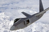 Thất kinh: Sau 11 năm, F-22 mới dùng được tên lửa AIM-9X