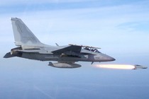 Tiêm kích FA-50 Hàn Quốc không kém F-16, Việt Nam nên mua?