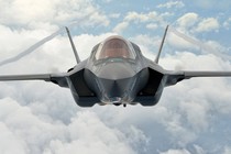 Tiêm kích tàng hình F-35B bốc cháy dữ dội trên không