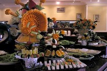 Cách ăn buffet hiệu quả, không hại sức khỏe