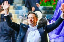 Tỷ phú Elon Musk "chê" Tổng thống Mỹ là "bù nhìn vô tích sự"