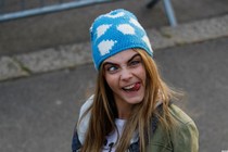 Phì cười những khoảnh khắc "độc" paparazzi chụp Cara Delevingne