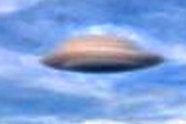 Cận cảnh đám mây quái đản giống UFO ở Ireland