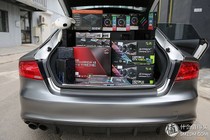 Dân chơi chi 4,2 tỷ độ Audi S7 thành gaming PC siêu khủng