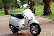 “Xúc động” trước Vespa Sprint 150 i.e. 3V “trắng tinh khôi“