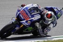 MotoGP 2015: Lorenzo tiếp tục lập “hattrick“