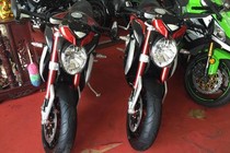 Cặp đôi MV Agusta Brutale Dragster 800 RR cập bến Sài Gòn