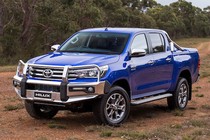 Vừa ra mắt, Toyota Hilux đã có phụ kiện chính hãng “khủng“