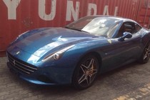 Siêu xe mui trần Ferrari California T “đặt chân” tới Việt Nam