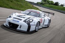 Ngắm siêu xe Porsche 911 GT3 R trước giờ “chiến đấu“