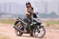 Nữ biker Việt “cực phủi” bên Honda 67 và Yamaha Exciter 