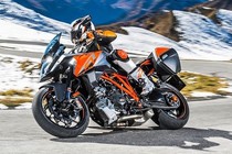 KTM “đấu” với BMW S1000XR bằng 1290 Super Duke GT