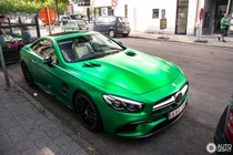 Mercedes-Benz SL63 AMG xanh cốm đầy “sang chảnh”