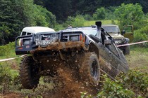 "Hô biến" xe dẫn động 4 bánh thành chiến binh off-road