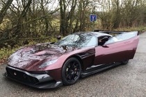 Siêu xe đua Aston Martin Vulcan duy nhất được lăn bánh