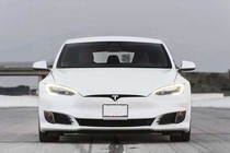 Chồng Ngọc Thạch khoe siêu xe điện Tesla Model S P100D tiền tỷ