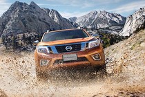 Bán tải Nissan Navara VL Plus mới "chốt giá" 688 triệu đồng