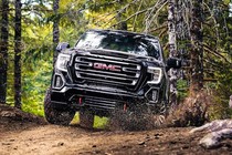 Bán tải GMC Sierra AT4 "hàng khủng" gần 13 tỷ đồng