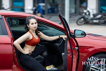 Dàn chân dài Việt sexy hết cỡ đọ dáng ôtô Hyundai