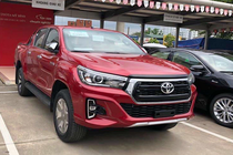 Toyota Hilux giảm giá 30 triệu, thêm phiên bản 1 cầu