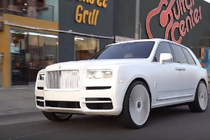 Ngắm SUV siêu sang Rolls-Royce Cullinan phiên bản “bạch mã” 