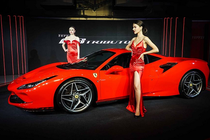 Dân chơi Thái "cưỡi" siêu xe Ferrari đến xem F8 Tributo ra mắt