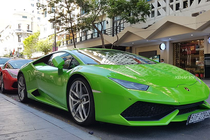 Thiếu gia Phan Hoàng cưỡi siêu xe Lamborghini Huracan chơi Tết