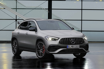 Crossover Mercedes-AMG GLA 45 2021 “nội công” 415 mã lực 