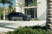 SUV siêu sang Rolls-Royce Cullinan độ màu xám mờ gây tranh cãi 