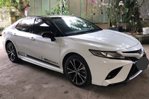 Toyota Camry mới tại Việt Nam "đập đi xây lại" phong cách Mỹ