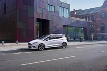 Ford Fiesta 2020 "uống" chỉ 4,5 lít xăng/100 km từ 586 triệu đồng