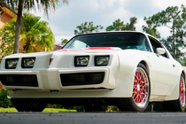 Pontiac Turbo Trans Am gần 40 tuổi khiến siêu xe cũng phải e dè