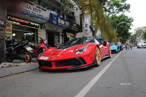 Ngắm Ferrari 488 GTB và Lamborghini Aventador SV khủng trên phố Sài Gòn