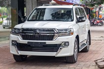 Gần 7 tỷ cho Toyota Land Cruiser VXS Executive Lounge về Việt Nam