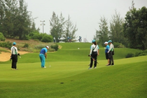 Vụ 2 lãnh đạo đi chơi golf, tạm đình chỉ công tác GĐ Trung tâm xúc tiến du lịch