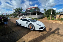 Lamborghini Huracan chục tỷ, chính hãng về "làm dâu" phố núi Ban Mê