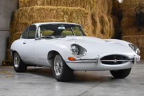 Mất 3.500 giờ phục chế "ông cụ" Jaguar E-Type Series 1 FHC 1964