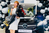 "Nữ hoàng dao kéo" Phi Thanh Vân tậu Mercedes-Benz C-Class gần 2 tỷ 