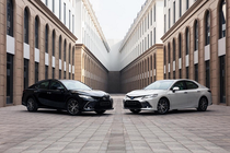 Toyota Camry lên đỉnh phân khúc sedan hạng D cuối năm 2021